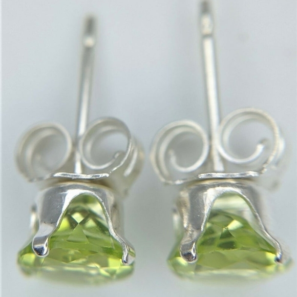 Natural Peridot Silver Stud Earrings 5 MM - Picture 2 of 8